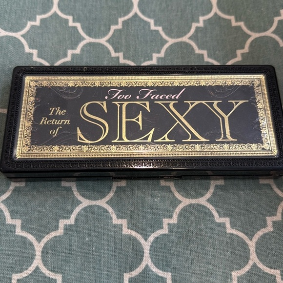 Too Faced The Return of SEXY eyeshadow palette - Picture 1 of 7